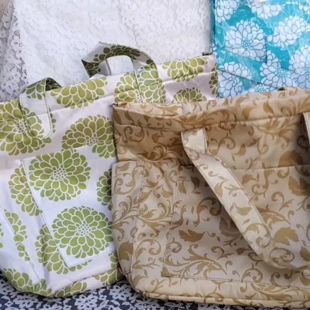 Home Interiors Weekender bag 4 outside pockets, zip closure shoulder strap New